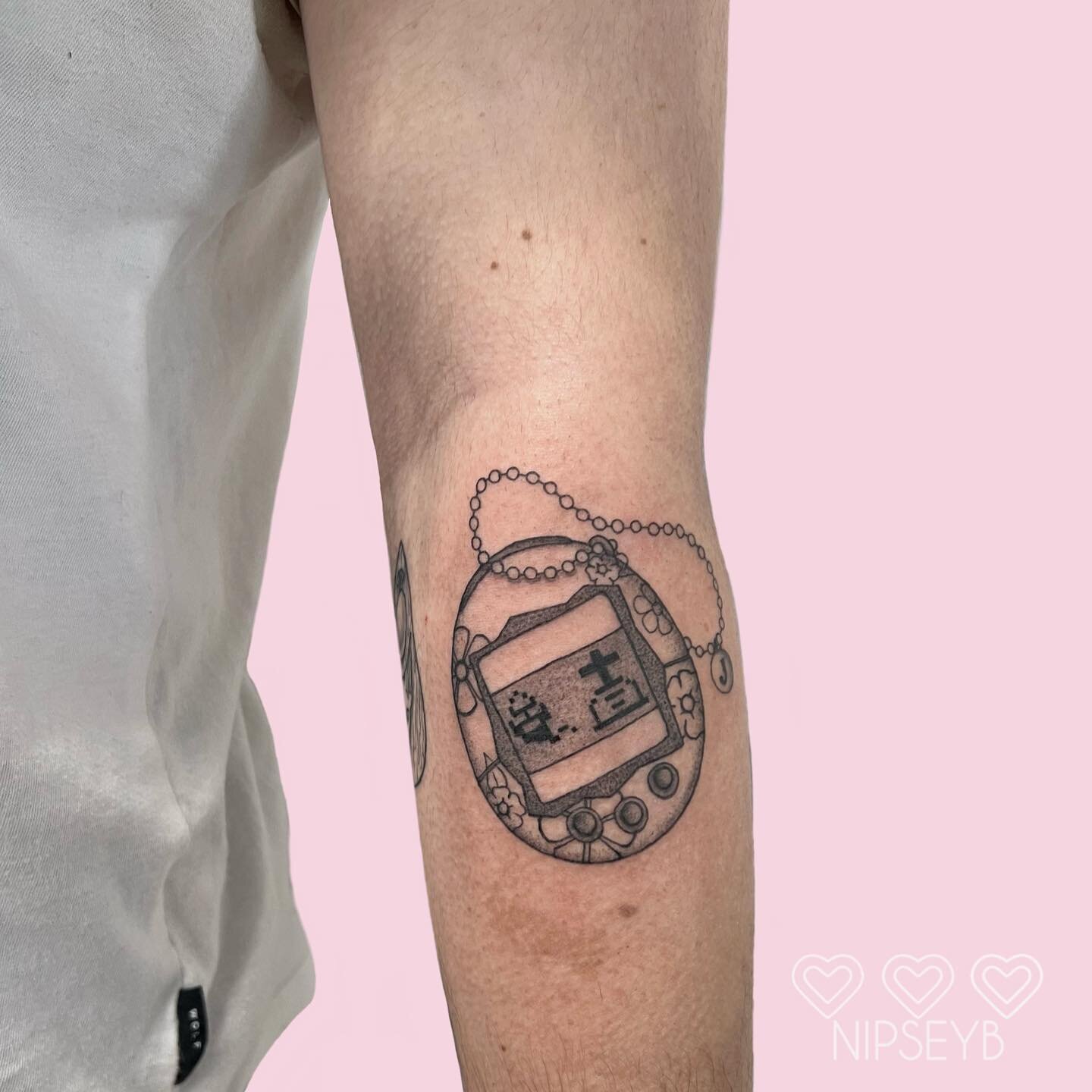 I&rsquo;ve been pretty slack with Instagram lately I have so many tattoos to post🙇🏻&zwj;♀️

I loved tattooing this tamagotchi a few weeks ago

Done @heartstattooing 

#tattoo #artofinstagram #tamagotchi #illustration #blackink #stippletattoo #black