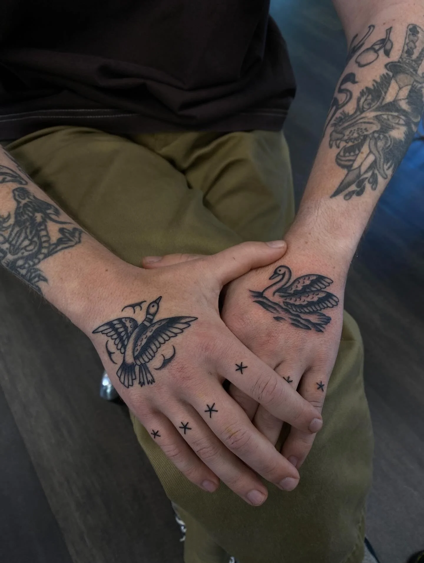 Had the true honour of tattooing my friend @callumac__ hands last week. Cal has an incredible collection of tattoos from a bunch of artists I look up to and consider friends. It means a lot to me to be placed front and centre on the hands. 
The duck 