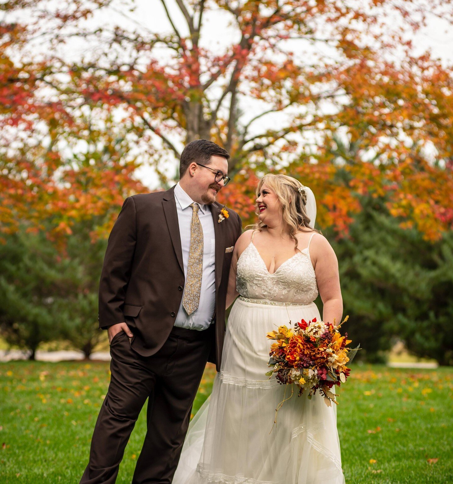 This is for all of the brides out there thinking about planning a fall wedding! Look at this place in the fall!! 😍🍁

Thank you so much to Brianna and Mitchel for allowing us to share these photos!

#Adelaideeventsvenue #weddingvenue #historicweddin