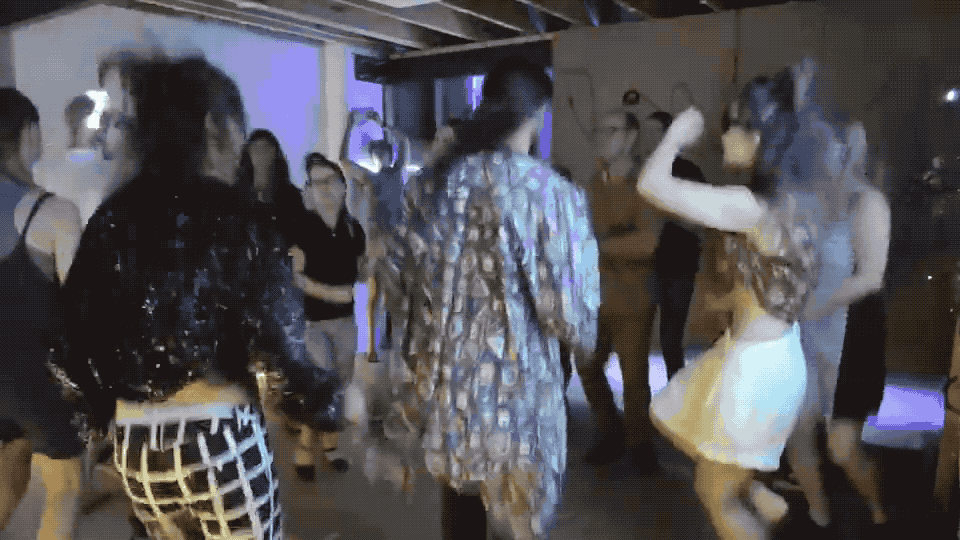 dancing.gif