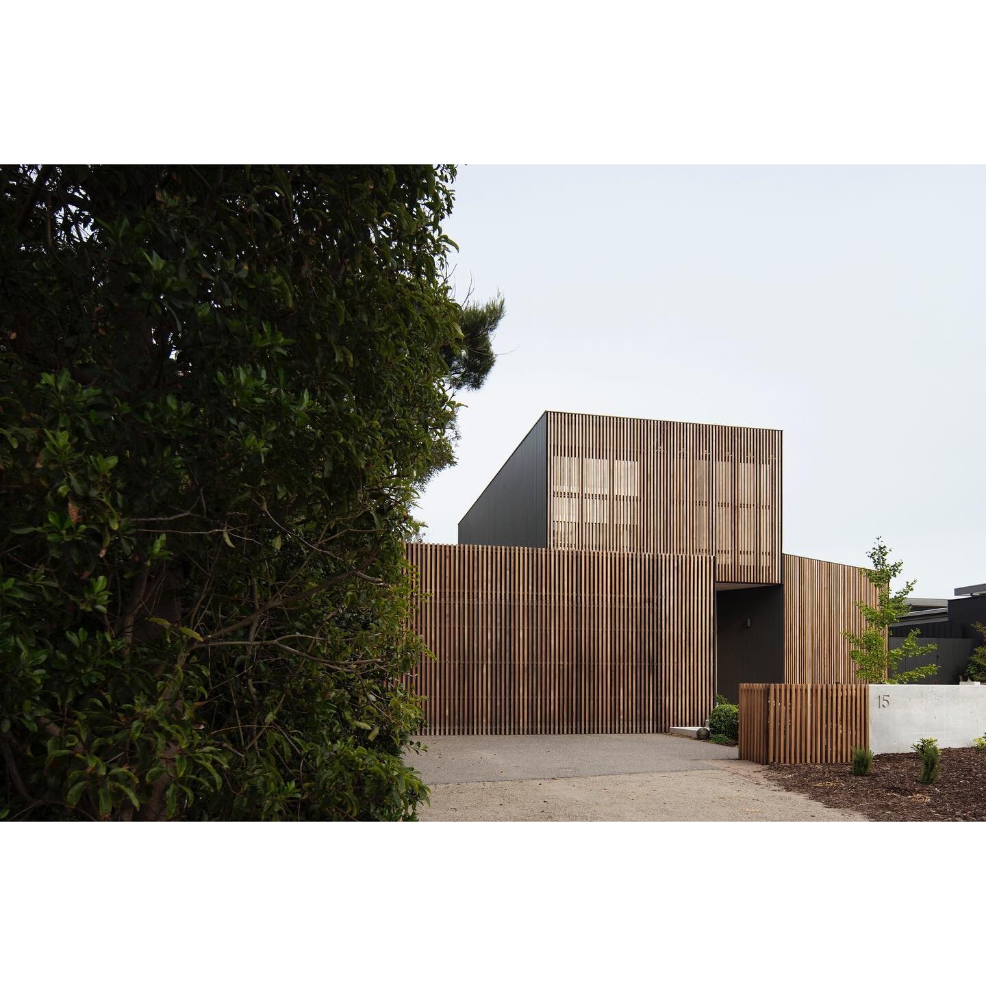 SEACHANGE HOUSE &bull; Its been a few years since it was completed, but our Seachange House was featured on @thelocalproject this week.
Thanks to @bronwynmarshall for the lovely words.

Link in bio

🔨 @dwbuilds 
📸 @benhoskingphotographer