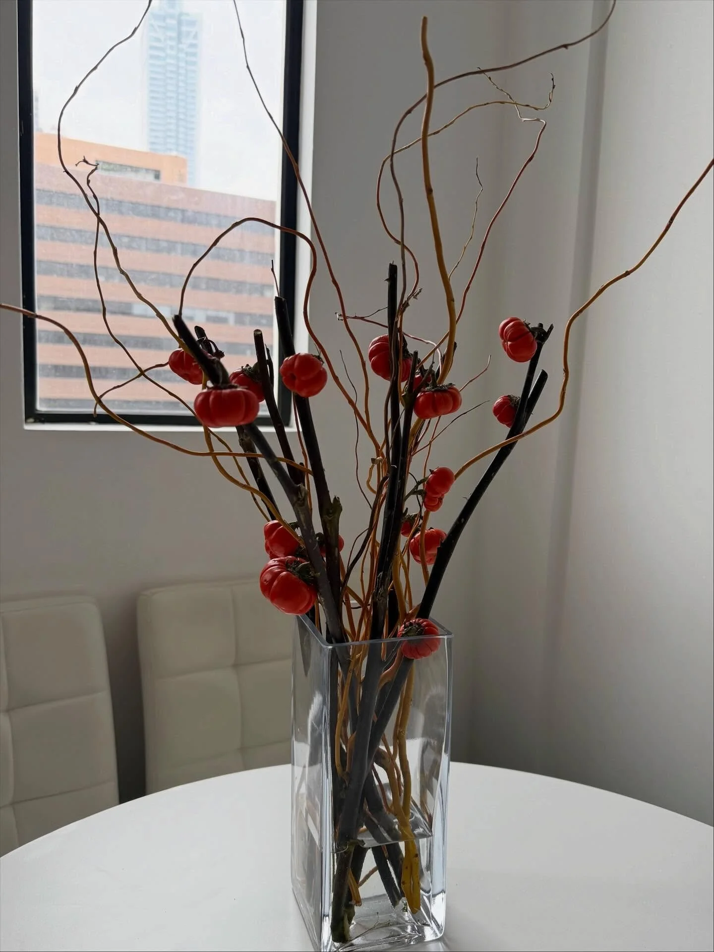 Bloom Check Monday 🎃✨
This week’s flower arrangments features pumpkin-on-a-stick! a unique ornamental plant that looks like mini pumpkins but is actually a type of eggplant! 🍆
Alongside our other cozy fall blooms, each arrangement adds a touc