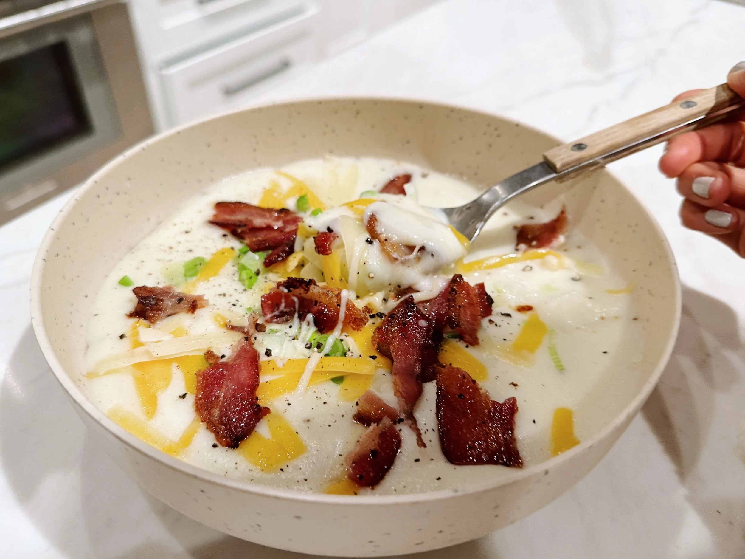 Cozy Loaded Baked Potato and Cauliflower Soup 