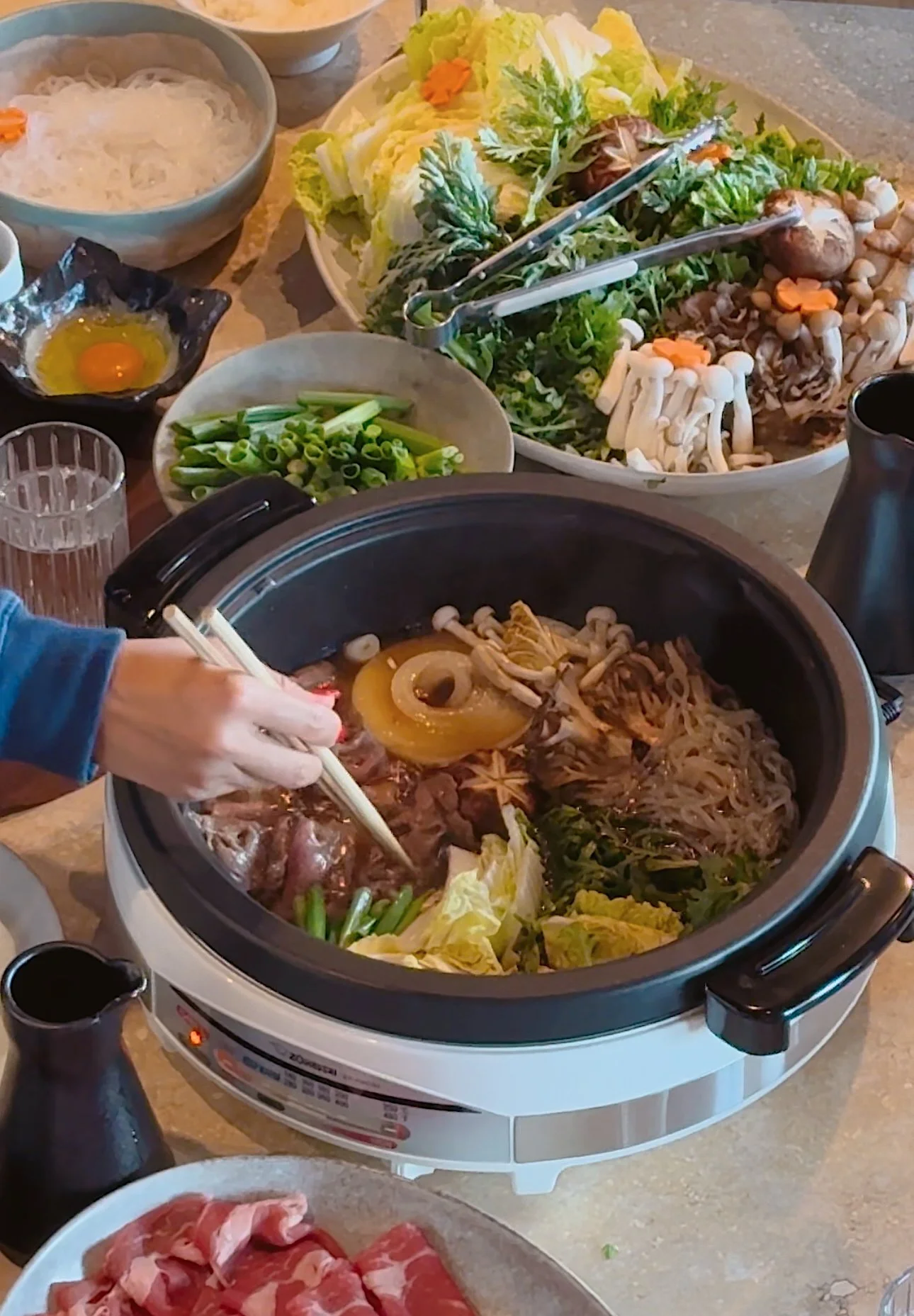 Host a sukiyaki night 