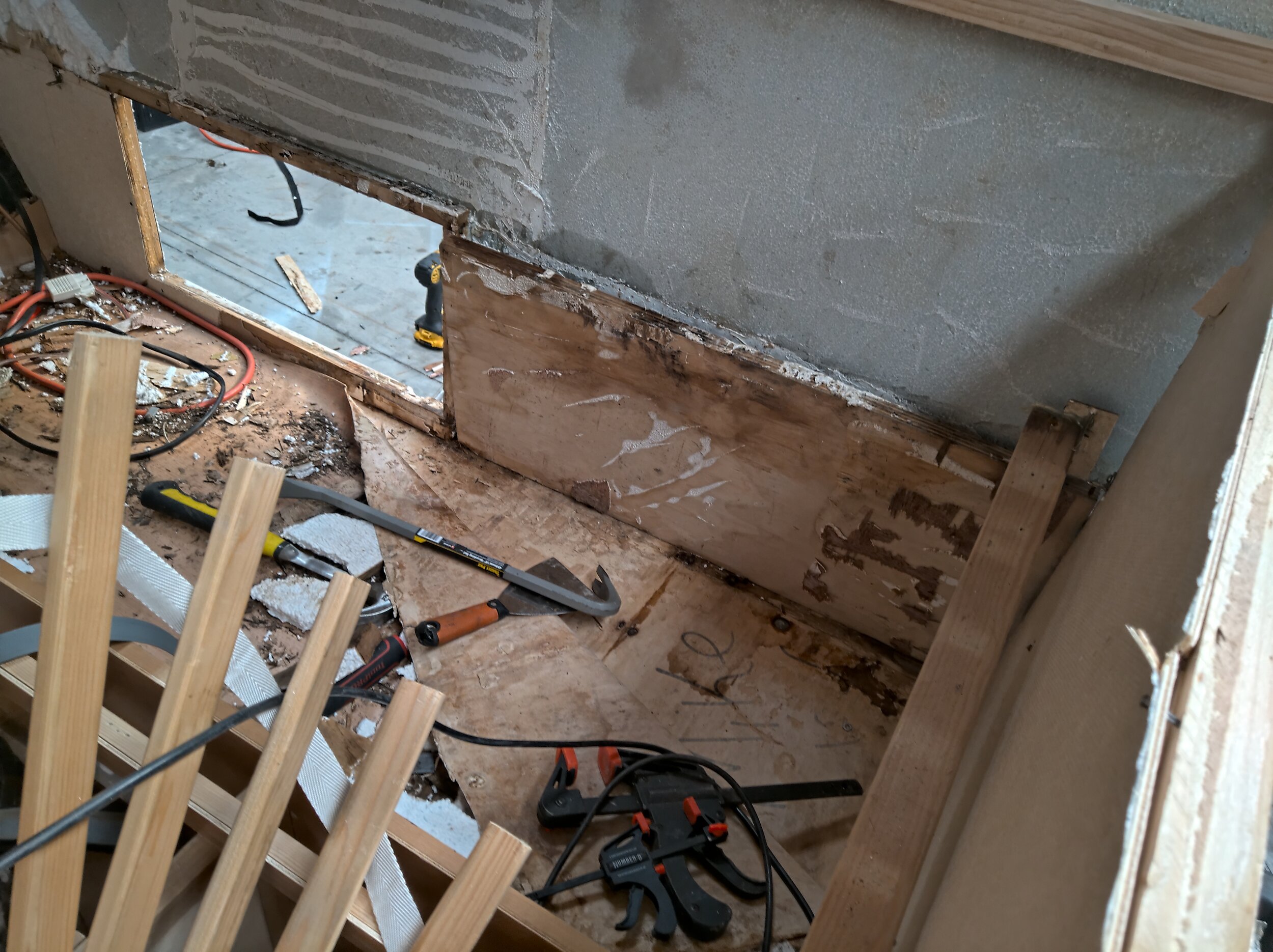 We do not recommend using a large lump of heavy plywood with no fasteners as a repair.