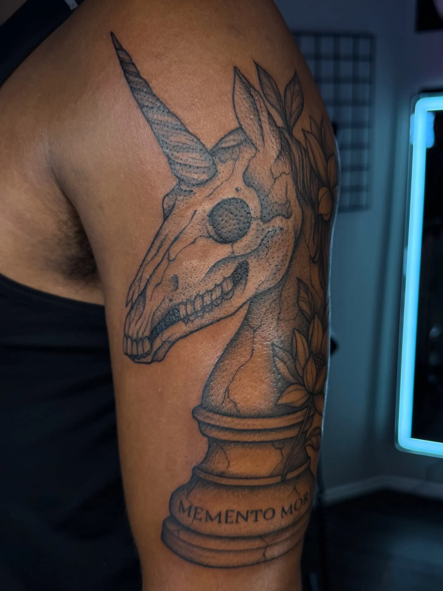 Memento Mori piece for @reggieandtina 🤝🏽
&bull;
&bull;
&bull;
#dallas #dtx #dfw #explore #dtxtattoos 
#tattoos #tatted #dfwtattoos #newink #explore #linework