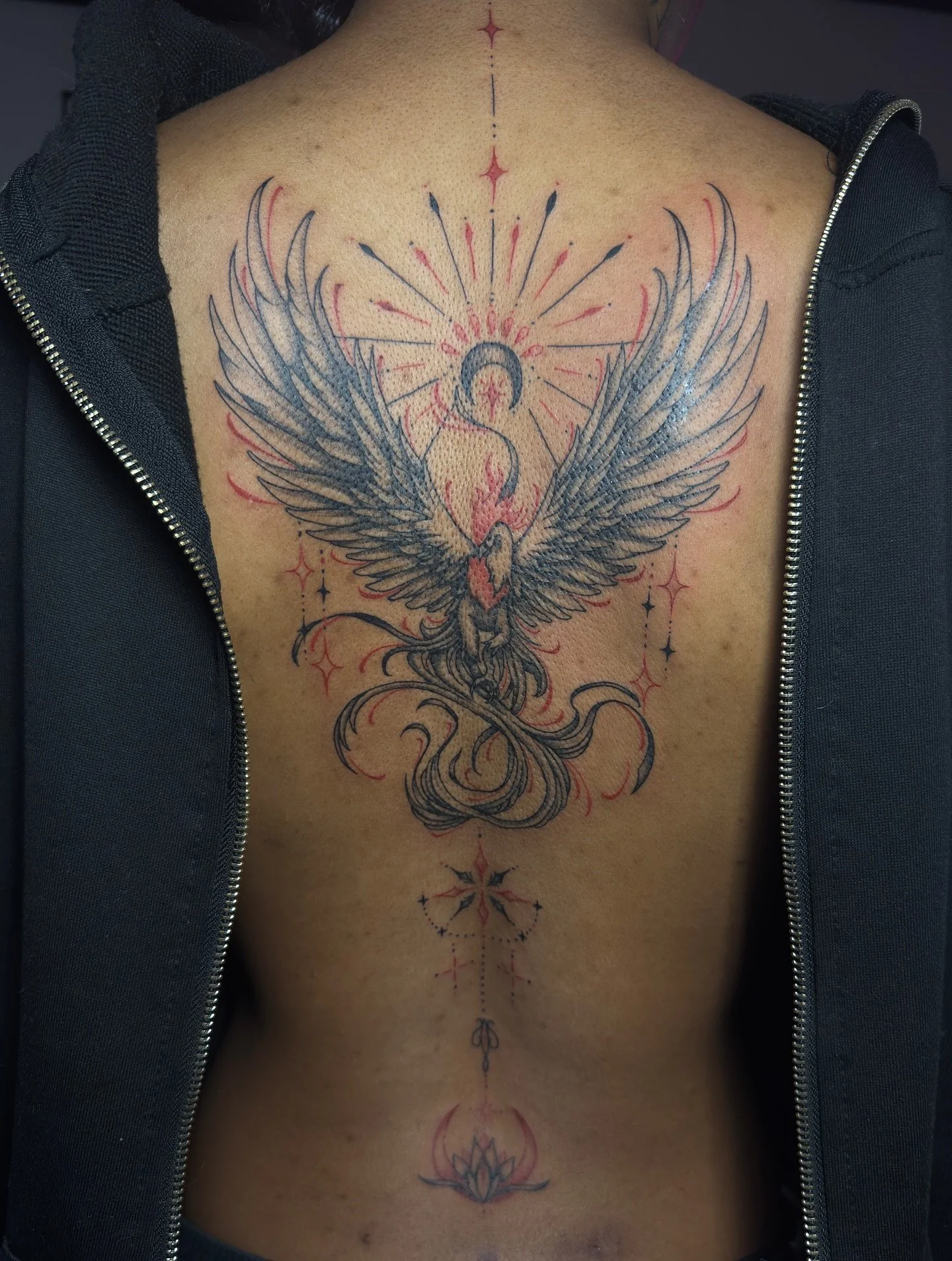 Red and black never looked better than on @morganx.ross 🤩
&bull;
&bull;
&bull;
#dallas #dtx #dfw #explore #dtxtattoos 
#tattoos #tatted #dfwtattoos #newink #explore #linework #pheonix