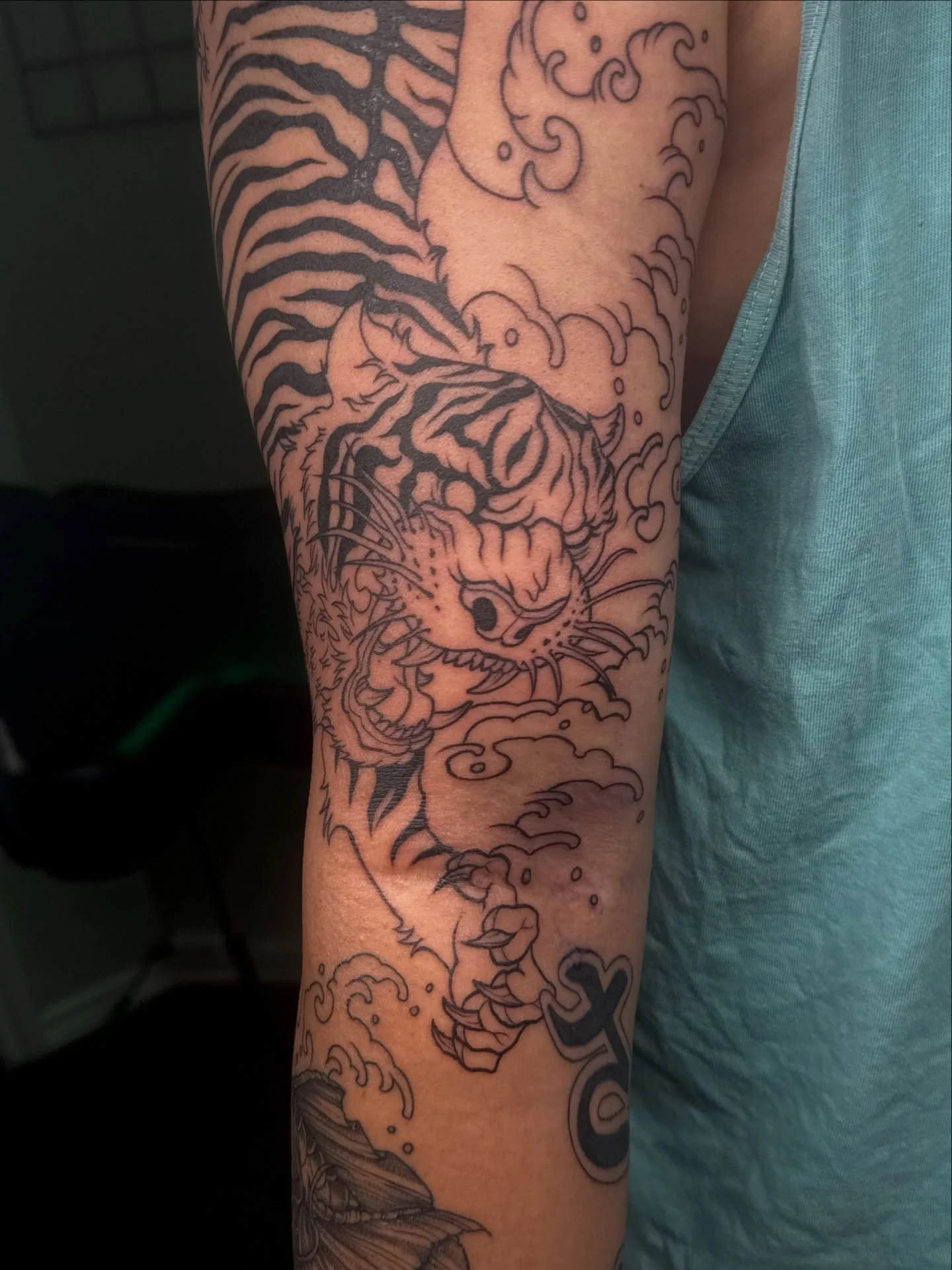 Japanese-inspired tiger sleeve in progress for @5six_ona_goodday_ 🐅
&bull;
📩 DM to book
&bull;
#tattoo #tattooideas #tattooartist #dfwtattoos