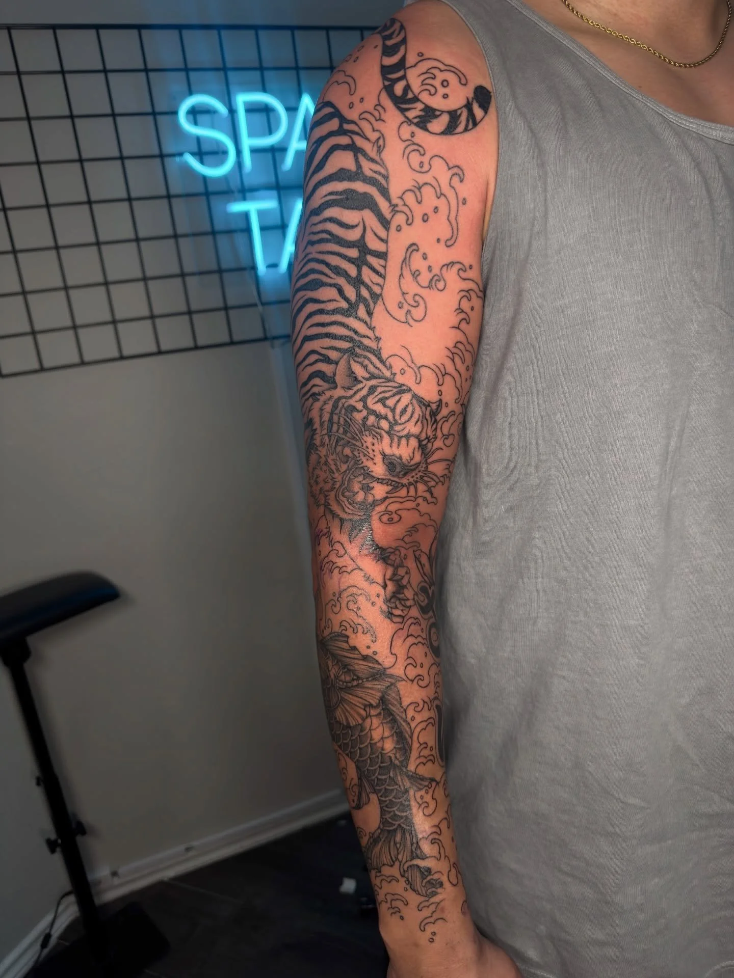 Peony flowers + Japanese waves for filler on @5six_ona_goodday_ 
&bull;
📩 DM to book
&bull;
#tattoo #tattooideas #tattooartist #dfwtattoos