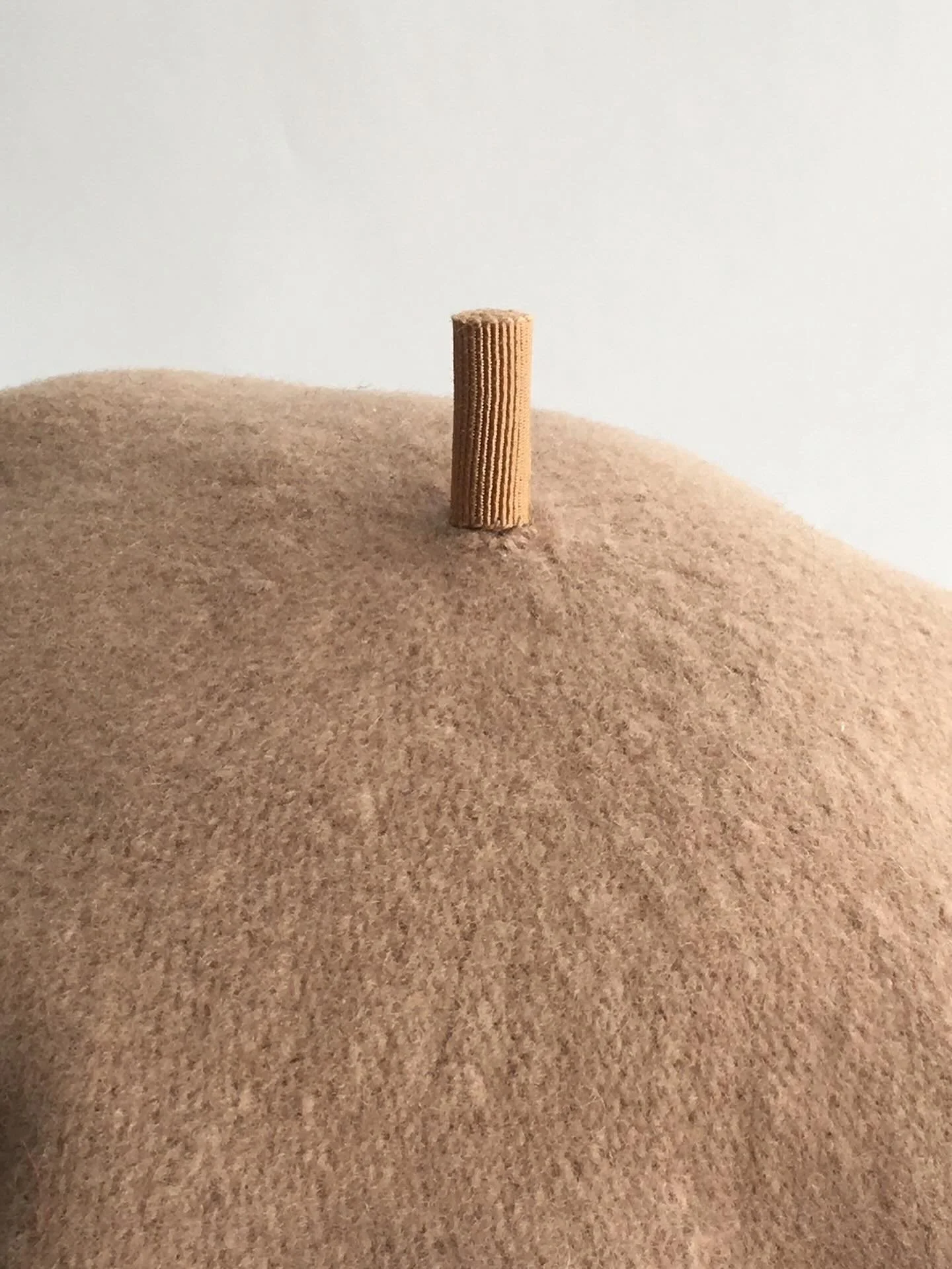 Cigarette beret. Detail.

#woolberet #frenchberet #frenchie
