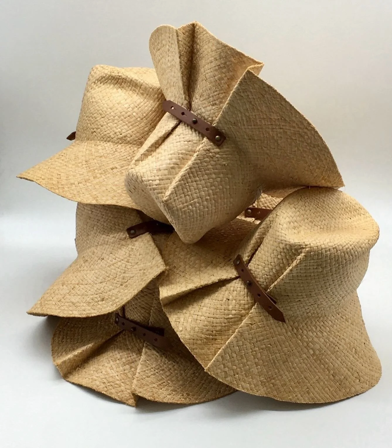 I love composing a pile of hats!&hellip;.
 

#hatpile #commandohat #strawhats #sunhats