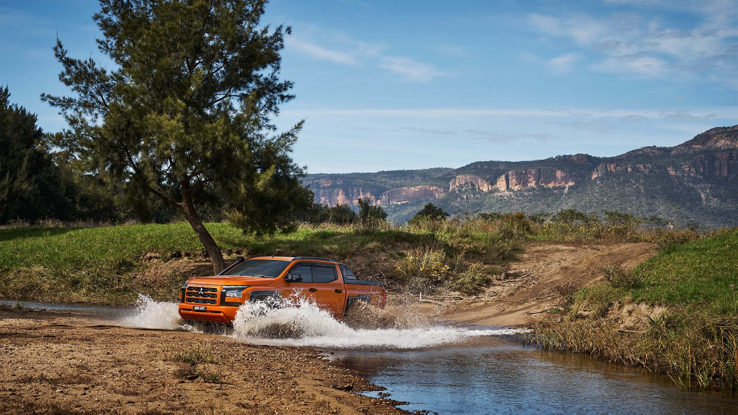 Mitsubishi_Triton GSR Orange_RiverCrossing_1605.jpg