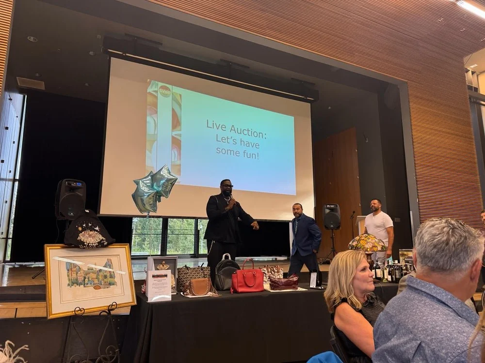 Auction Emcee, Gee Scott from the Gee &amp; Ursula Show getting the crowd warmed up!