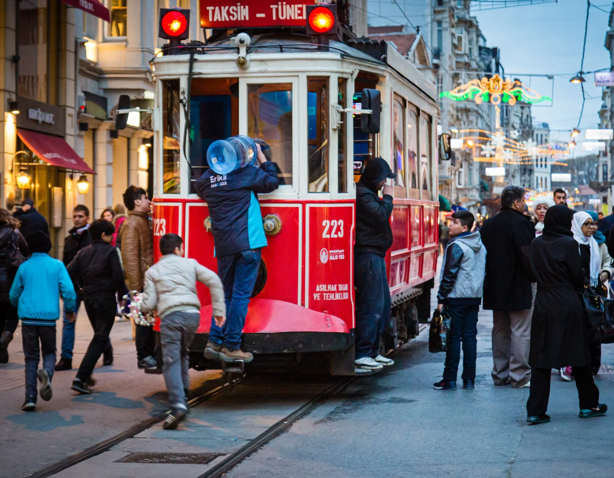 Istiklal Street Istanbul-1692.jpg