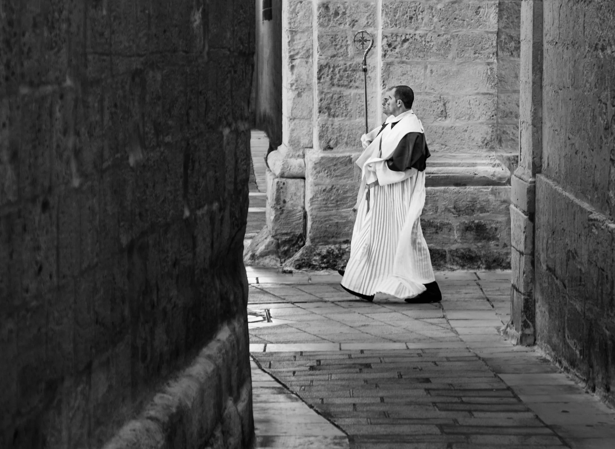 Mdina-Priest-3128.jpg