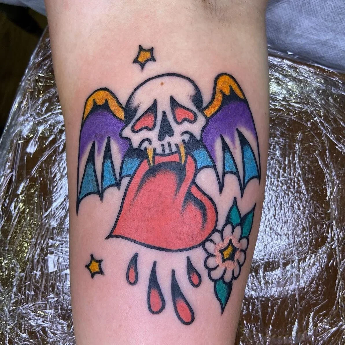 Another classic by @habitholes 
.
.
.
.
#tattoo #tradtattoo #traditionaltattoo #tattoowollongong #oldschooltattoo #australiantraditionaltattoos #boldwillhold #colourtattoo #brighttattoo #skulltattoo #hearttattoo #tattoowollongong #wollongong #illawar