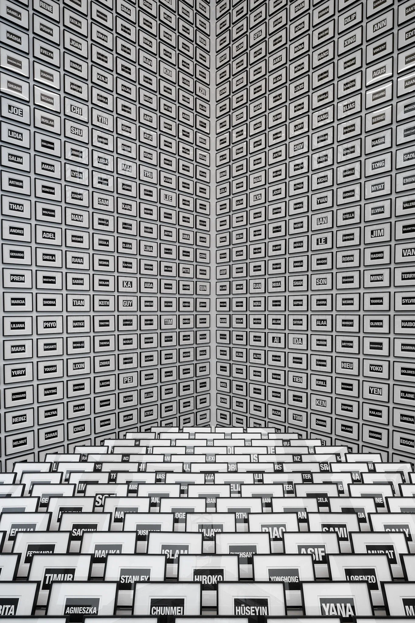 Allan McCollum at Galerie Thomas Schulte