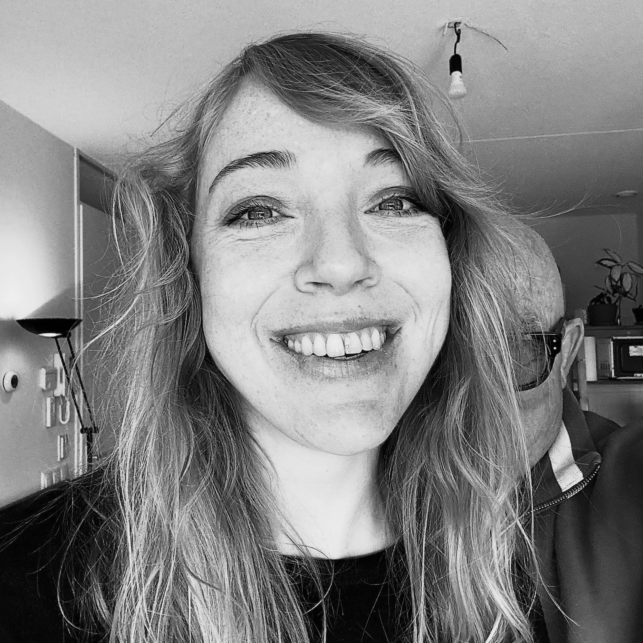#marleenvandervelde / artist illustrator and sr.designer /alumni #cmdbreda / specialist in #mezzotint  real artwork for the connected pionts / 4 mnd proces on kopper plate @marleenvandevelde Die gewoon positief doorgaat met : uniek zijn in passie voo