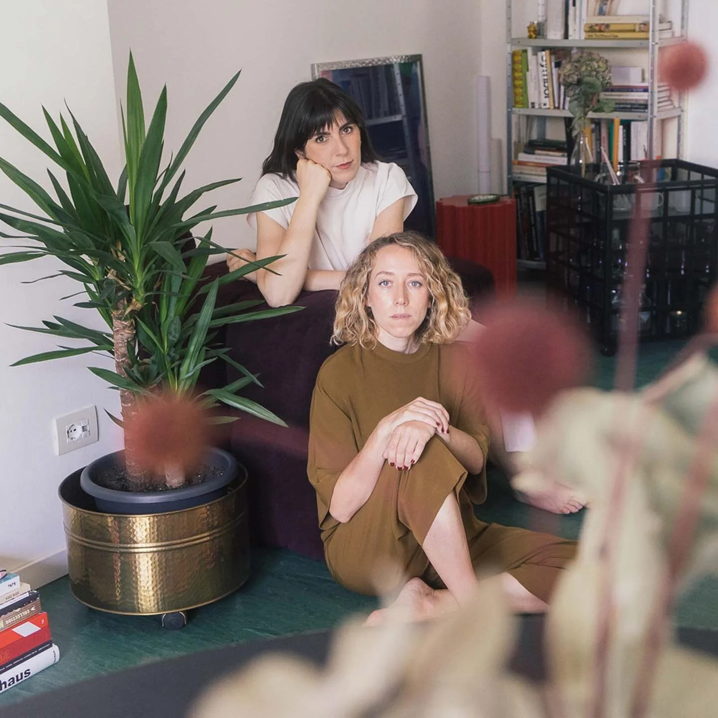 Welcome to casaflatwig
casaflatwig is our new studio space in Milan. It’s where we work and meet our clients and friends, where we collect our projects, where we cook and share food with them. We would like to present it to you through some pi