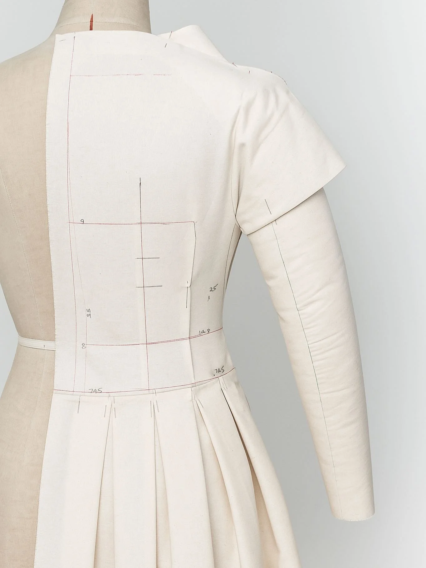 SML London offers custom and bespoke services.

Whether you wish to customize an existing SML London dress or have a bespoke design created, our team is here to guide you through the process.

For enquiries, please email: info@smllondon.com