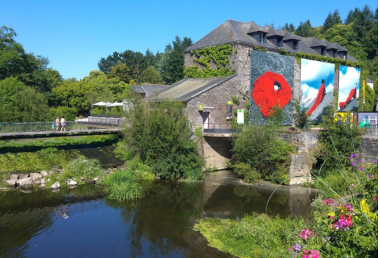 Unique ideas for discovering art and photography in France. La Gacilly photography festival.