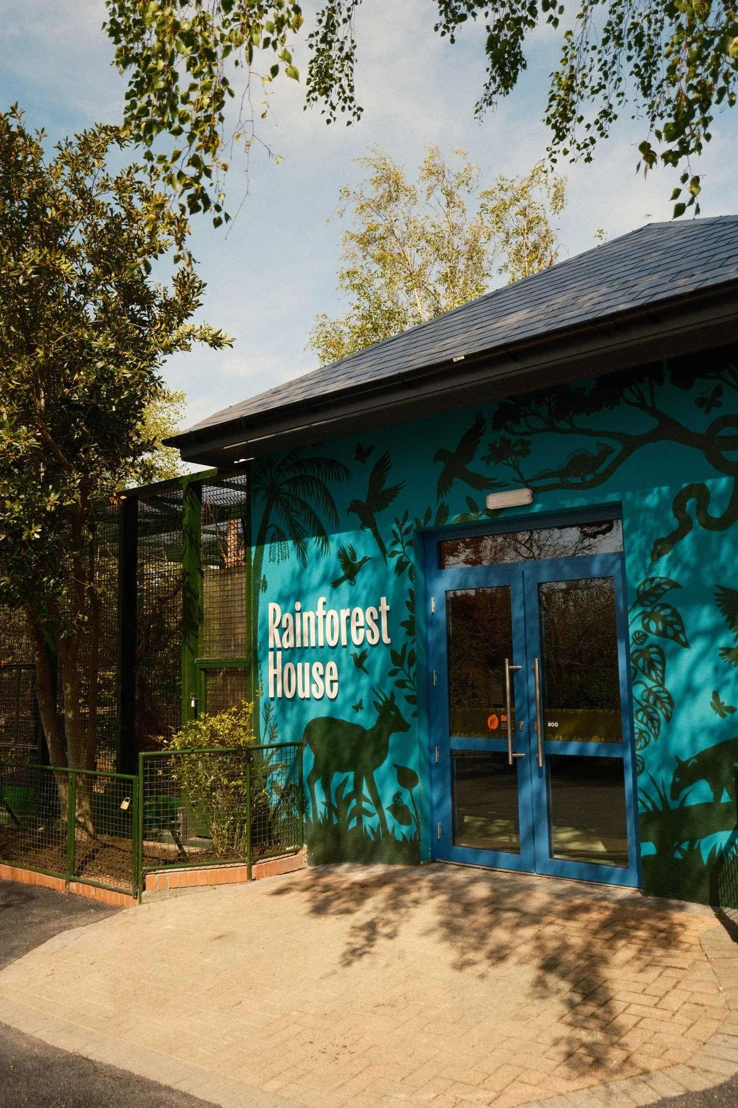 laura-barrett-illlustration-dublin-zoo-mural-exterior.jpg