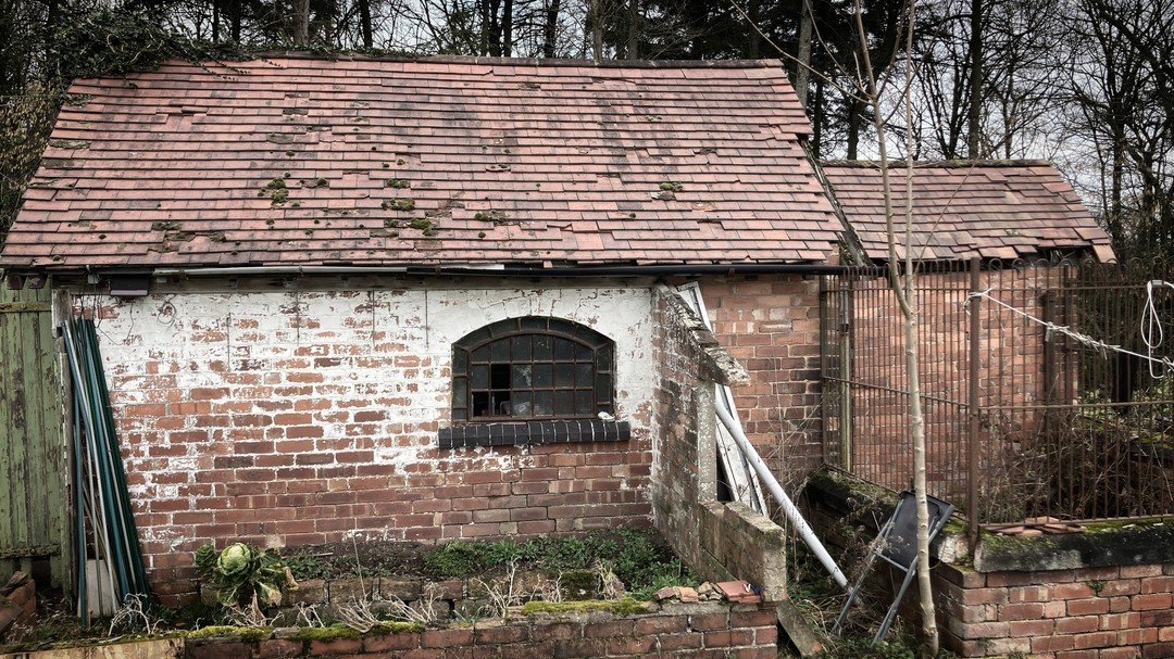 We recently revisited this small but satisfying project in a remote rural Derbyshire location. 

Formerly a store and kennel to a wood keepers cottage this historic outbuilding had become overgrown and dilapidated. We helped the client realise a sche