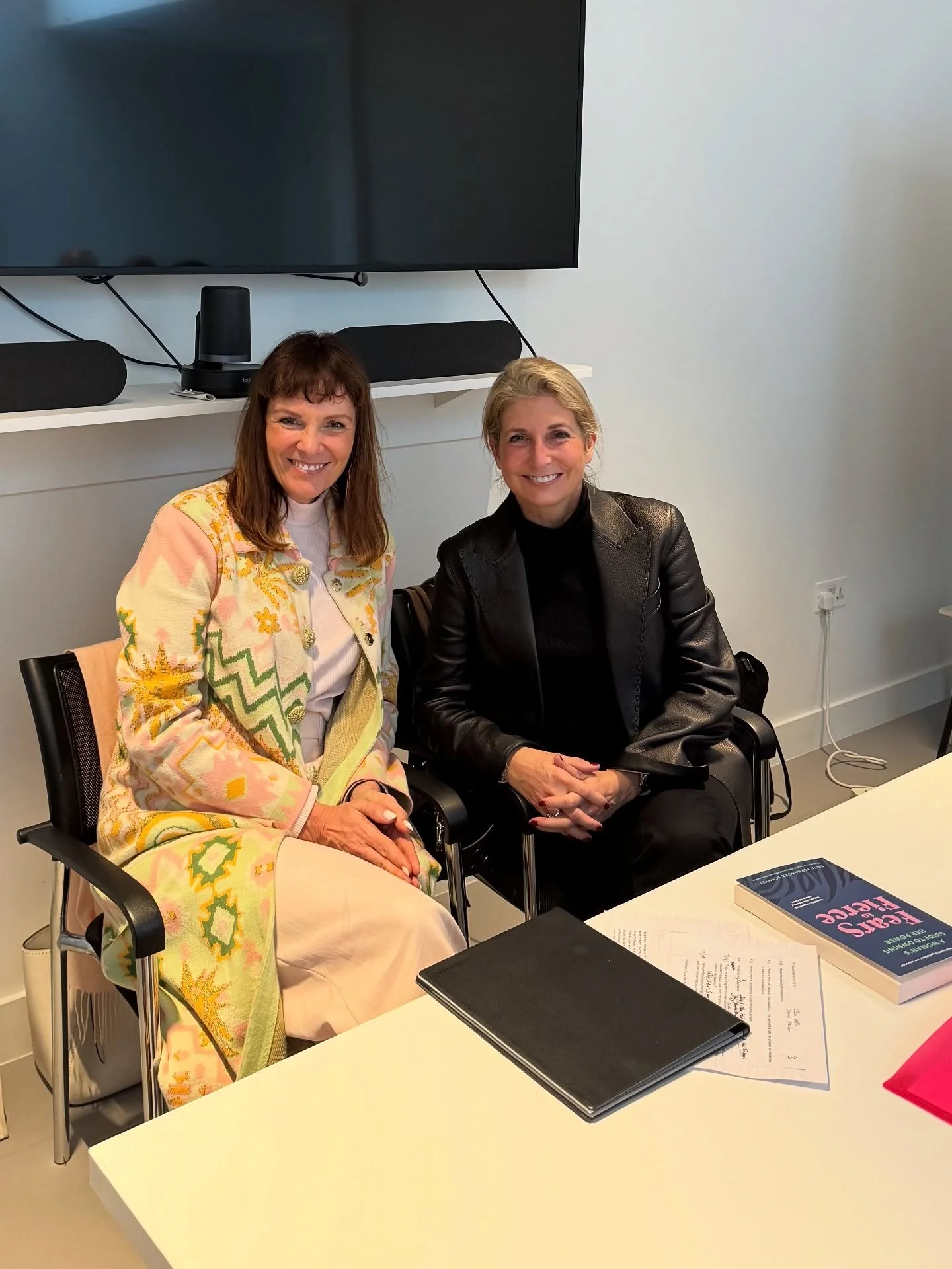 🤩What an inspiring morning talking about leadership.

@aude_appolinaire came to speak to a group of LVMH female leaders who are currently doing my Step Into Your Power course and it showed me again the power of inspiration.

Aude spoke so authentica