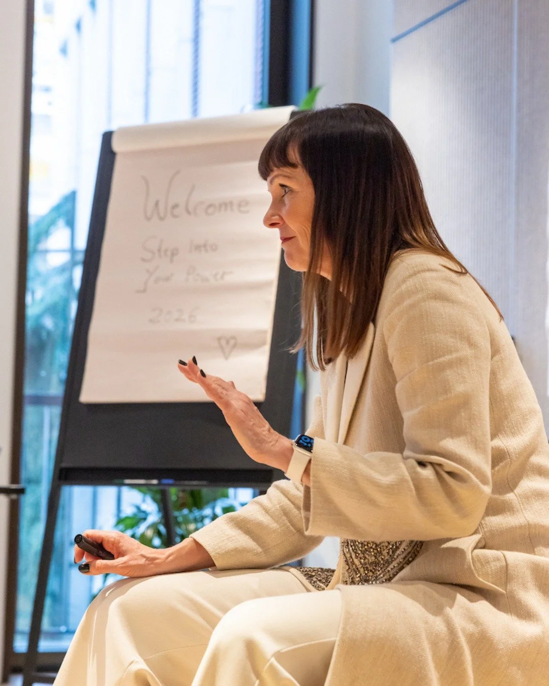 Boundaries are often spoken about as something you set. As if they are rules you decide on, once and for all.

In reality, boundaries are felt.

They move with you. They change depending on the moment, the person, the context. They live in your body 