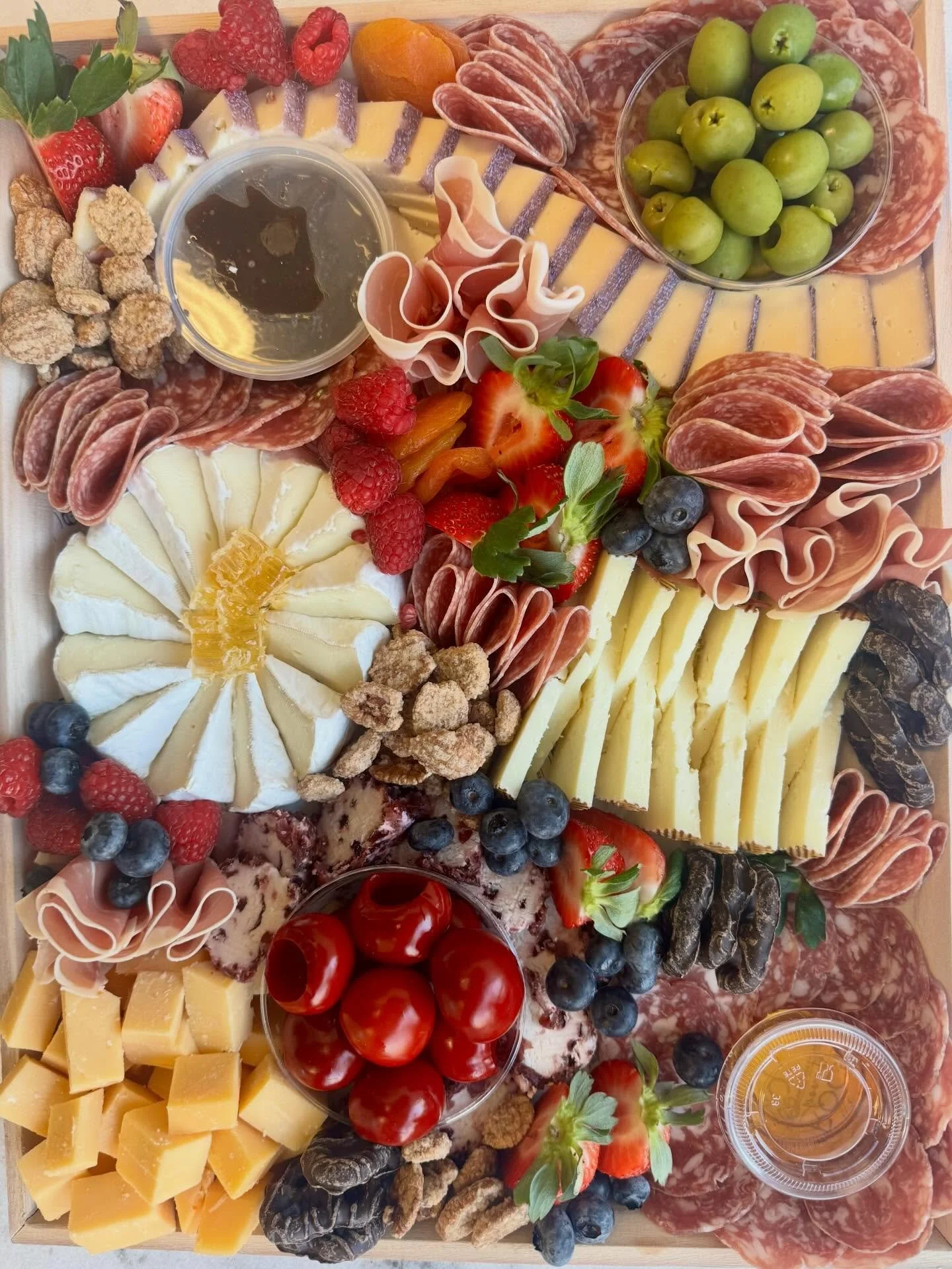 Large Board ✨feeds 15-18 people 

Place your order request on the website for this weekend 📲