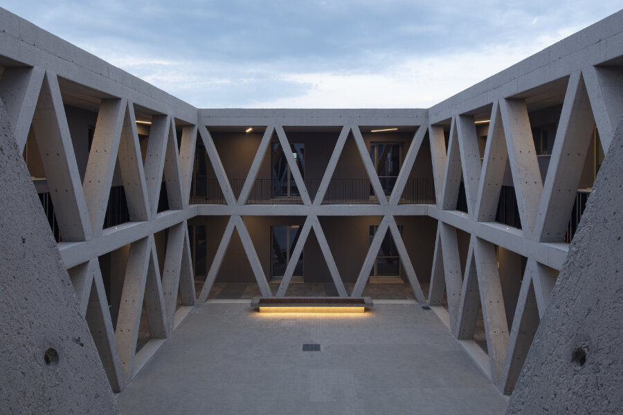 BIBLIO_0V5A3094_LR.jpg