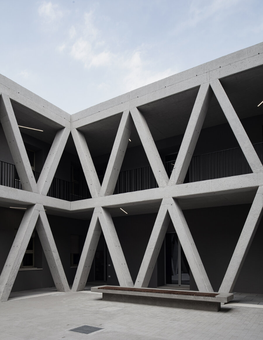 BIBLIO_0V5A2854_LR.jpg