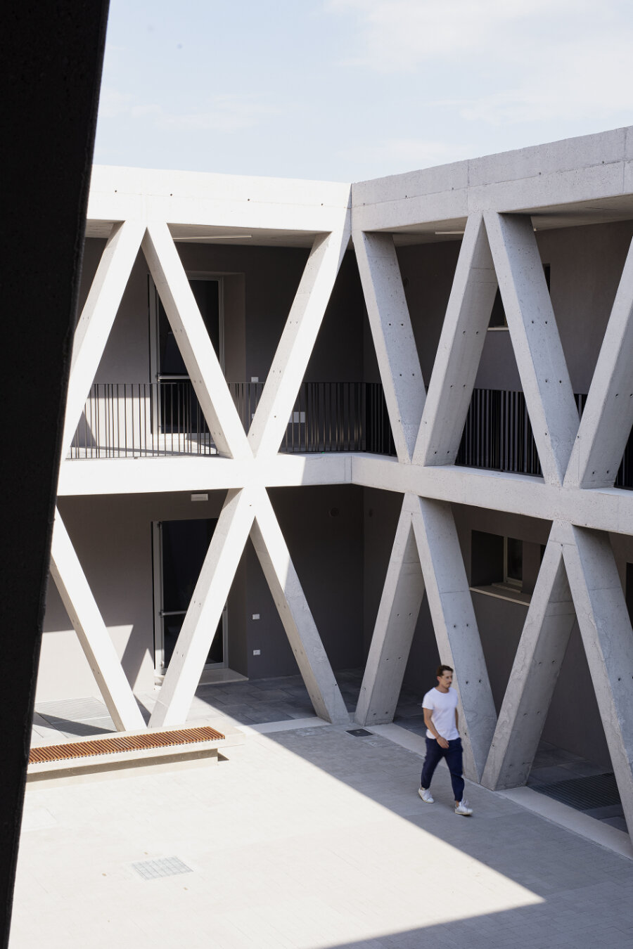 BIBLIO_0V5A2945_LR.jpg
