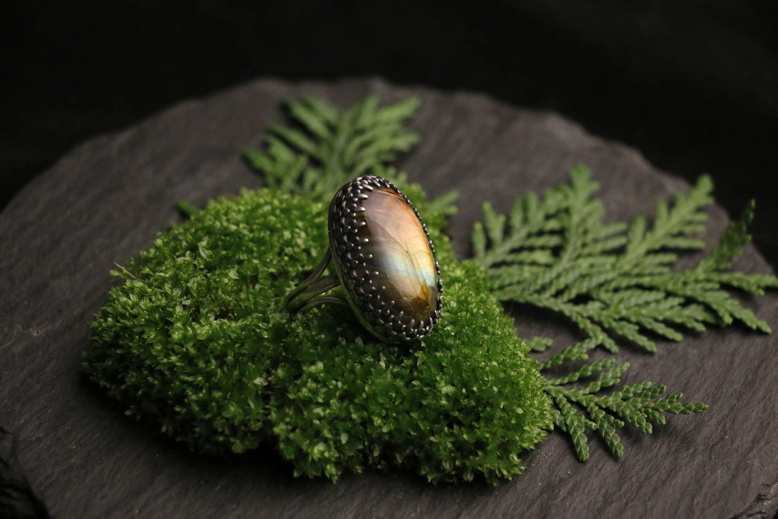Labradorite_silverring1.jpg