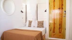 begona cliff reteat cabin 2.jpg