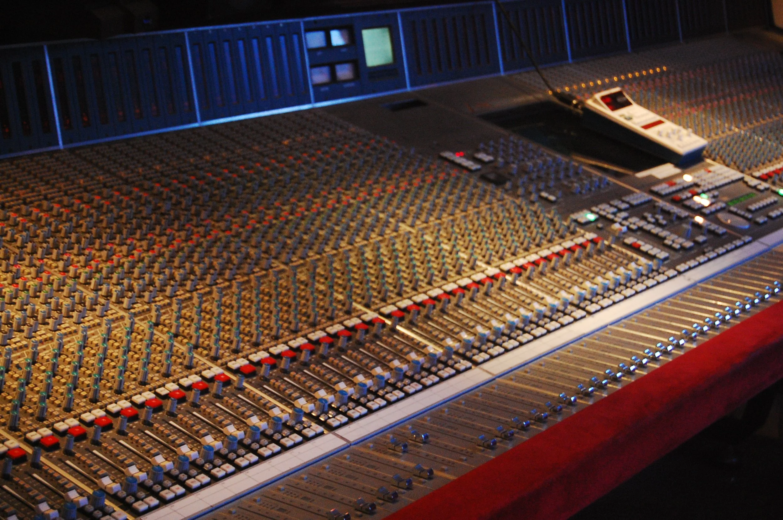 Recoring Console Mastering the Basics: An Overview of Recording and Mixing on an Audio ...