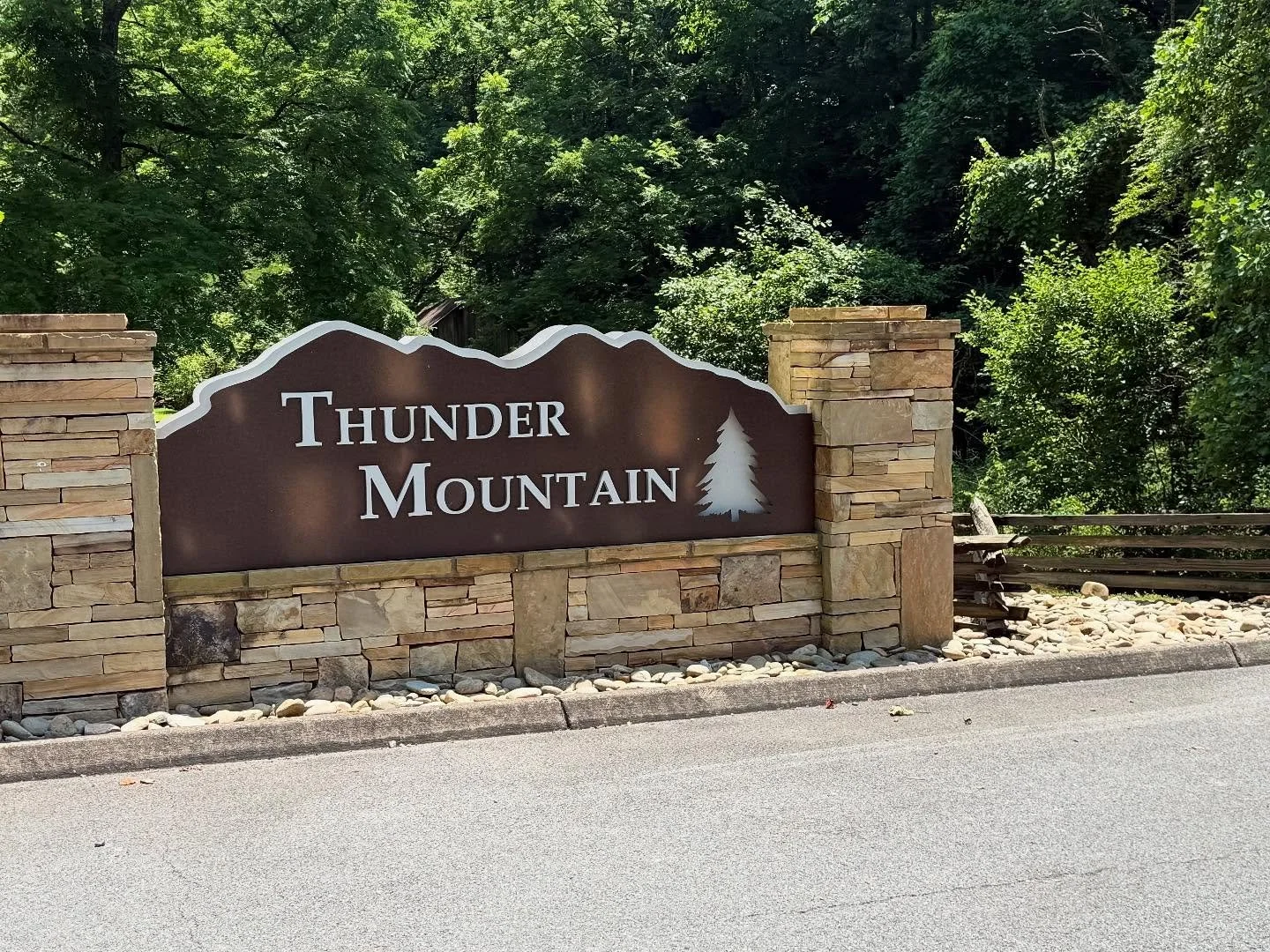 New Things happening at #ThunderMountainCabins with @tnstrpro @curt.raether @b&amp;rdrilling and many others! Finished product soon.  Today was River Rock, Well Drilling, Plant Staging, Fire Pit and Stone Step Installation.