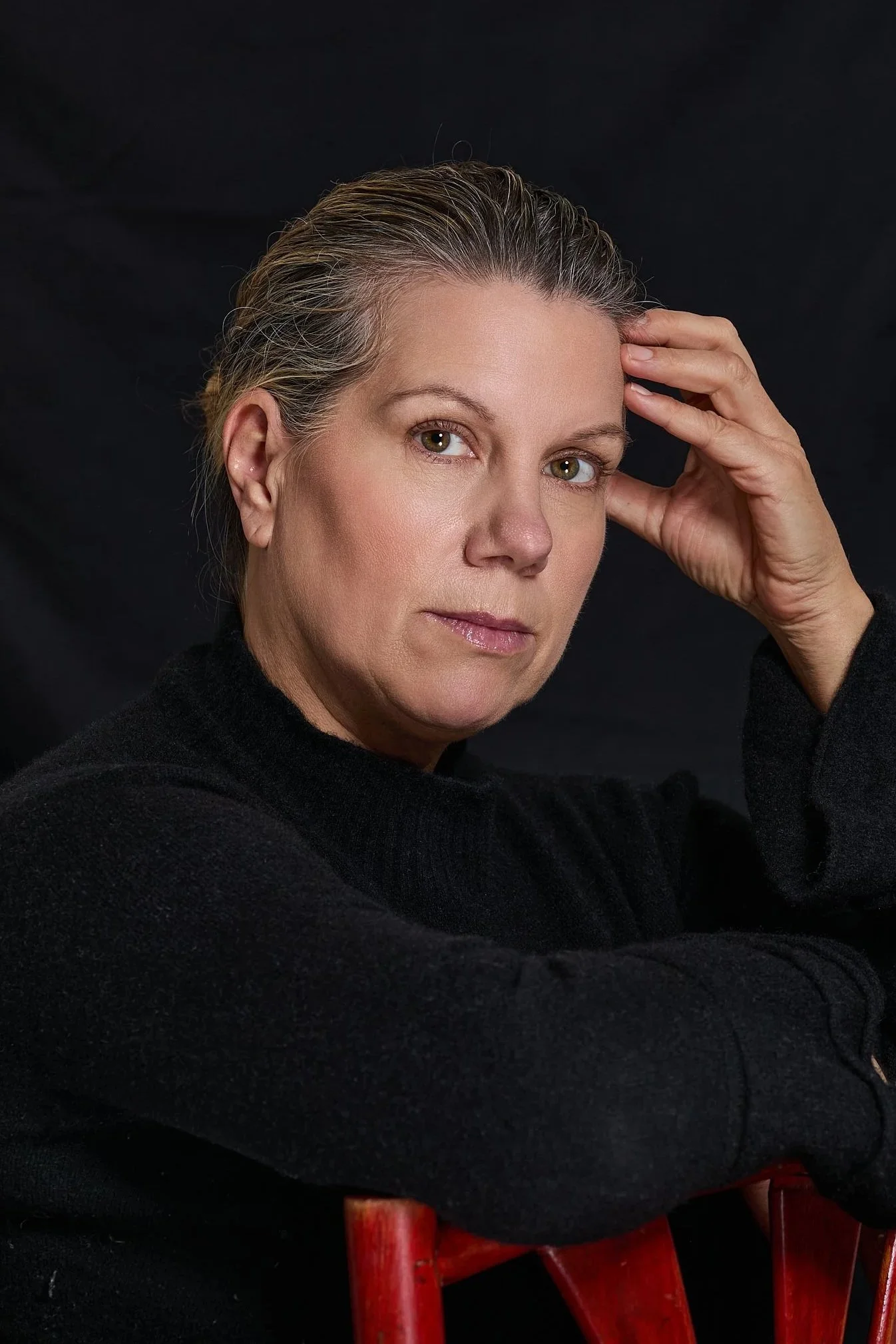 Isabella-Schmid-Internationale-Schauspielerin-Bühnenschauspielerin-Kino-Schauspielerin-TV-Star-Bühnenstar-Schweizer-Schauspielerin-Deutsche-Schauspielerin-Portrait-2026