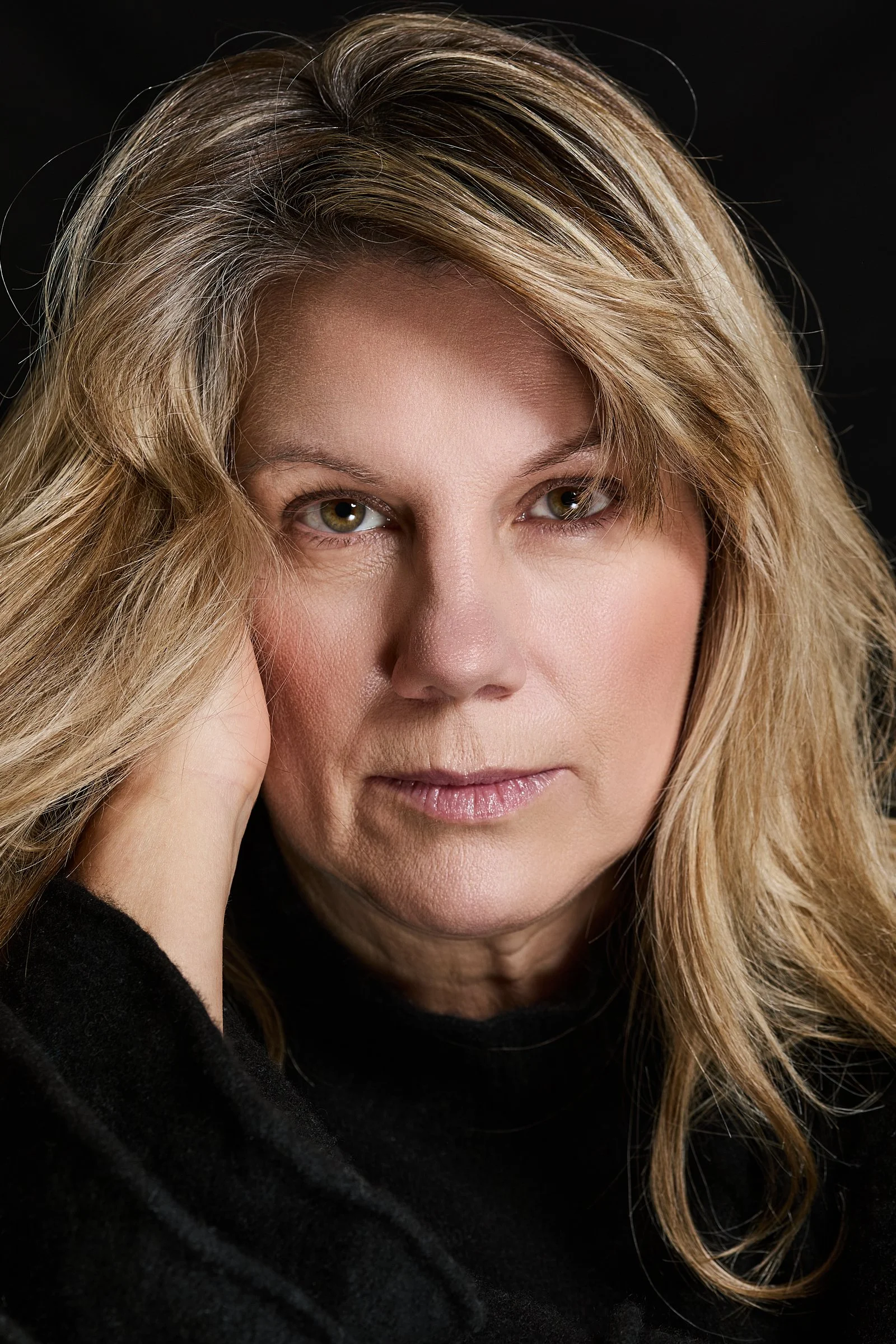 Drama-Komödie-Dramady-Gespühr-für-starke-Frauenfiguren-Starke-Rollen-Beherrscht-alle-Fachrichtungen-Filmschauspielerin-Ausnahmetalent-Isabella-Schmid-Internationale-International-Schauspielerin-ausdruckstark-beeindruckend-amerikastile-ausnahmetalent-