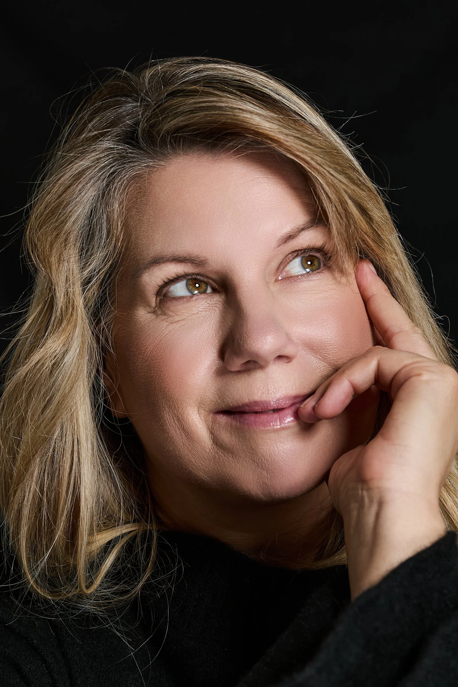 Isabella-Schmid-Internationale-Schauspielerin-Bühnenschauspielerin-Kino-Schauspielerin-TV-Star-Bühnenstar-Schweizer-Schauspielerin-Deutsche-Schauspielerin