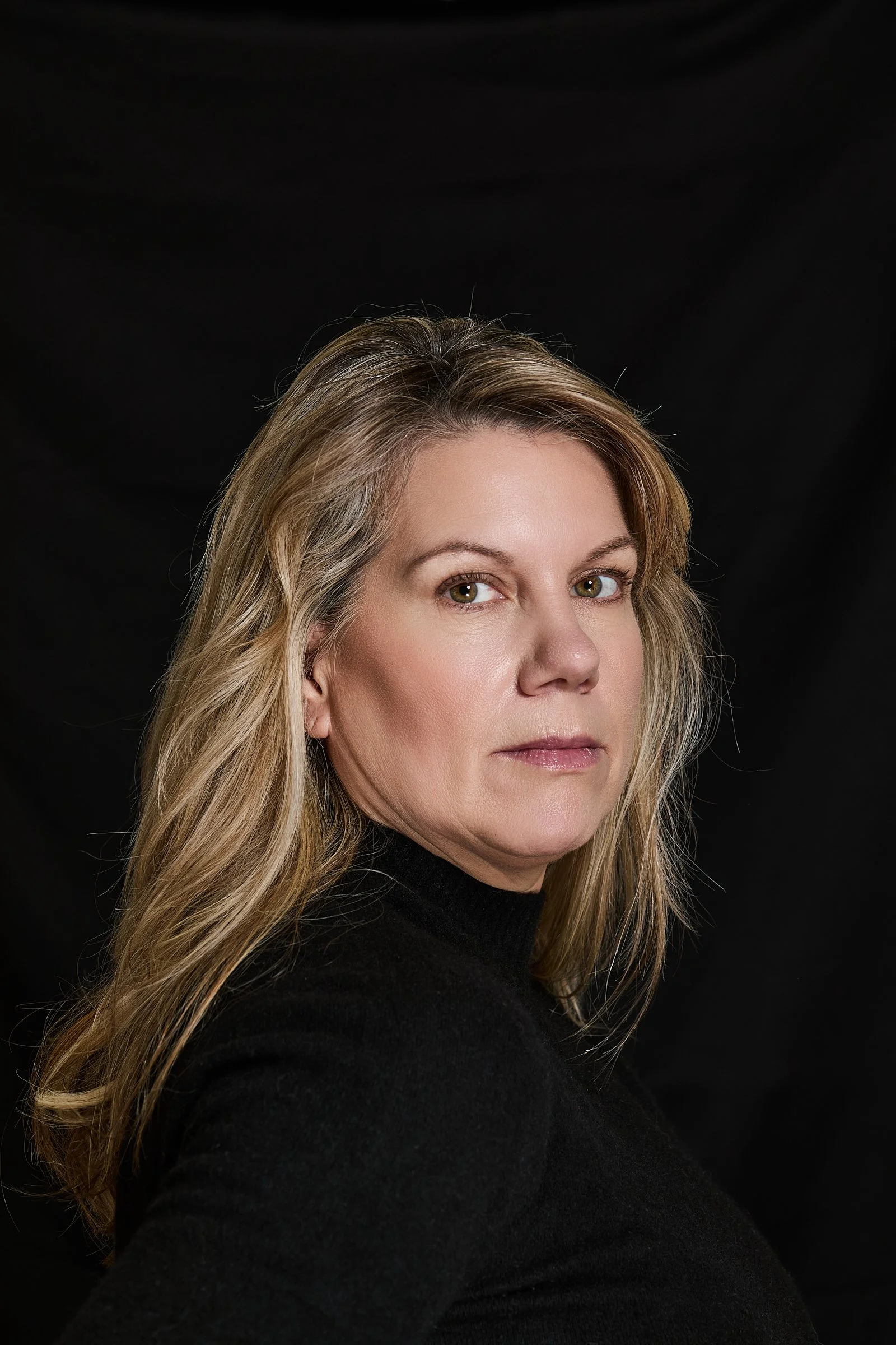 Drama-Komödie-Dramady-Gespühr-für-starke-Frauenfiguren-Starke-Rollen-Beherrscht-alle-Fachrichtungen-Filmschauspielerin-Ausnahmetalent-Isabella-Schmid-Internationale-International-Schauspielerin-ausdruckstark-beeindruckend-amerikastile-ausnahmetalent-