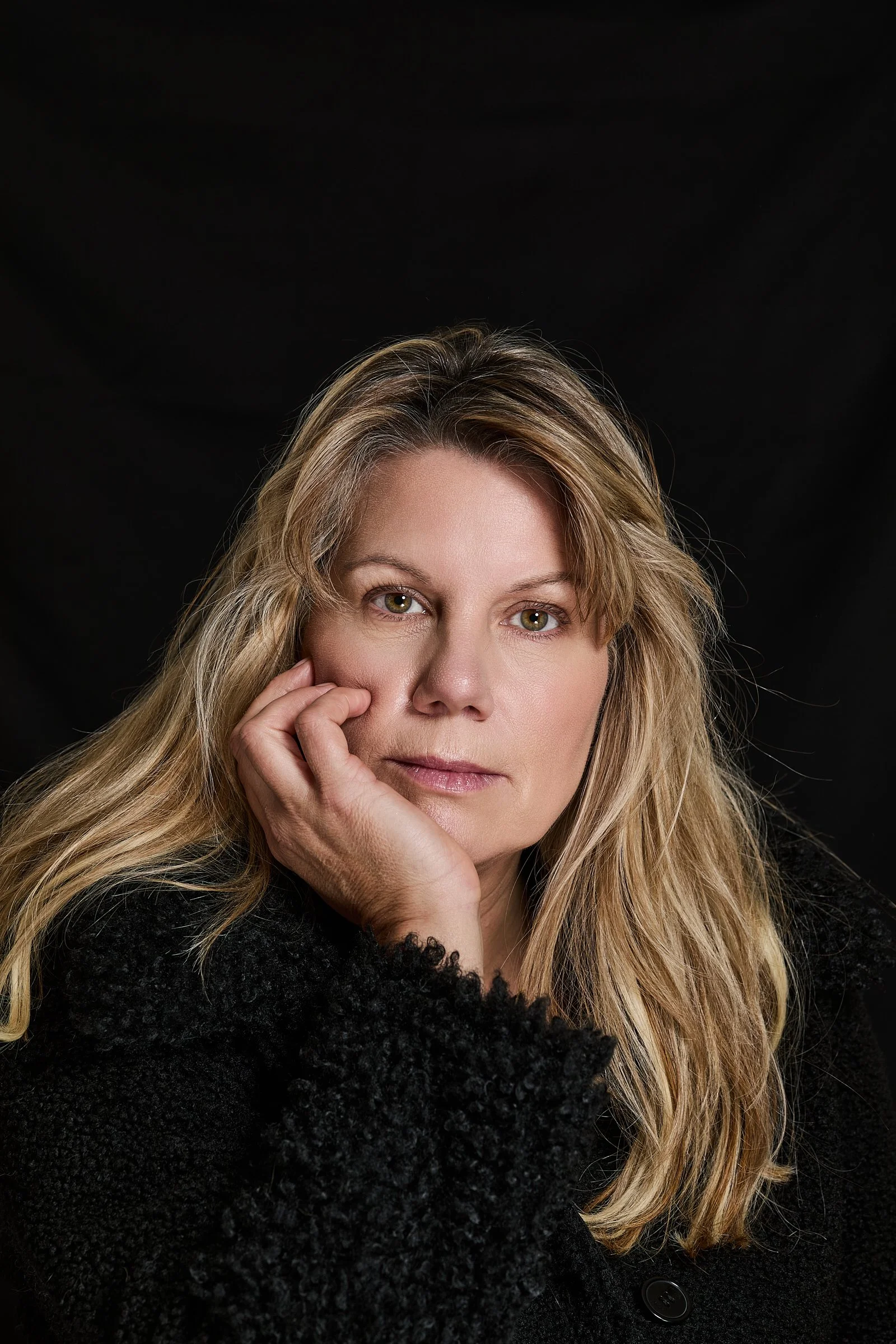 Drama-Komödie-Dramady-Gespühr-für-starke-Frauenfiguren-Starke-Rollen-Beherrscht-alle-Fachrichtungen-Filmschauspielerin-Ausnahmetalent-Isabella-Schmid-Internationale-International-Schauspielerin-ausdruckstark-beeindruckend-amerikastile-ausnahmetalent-