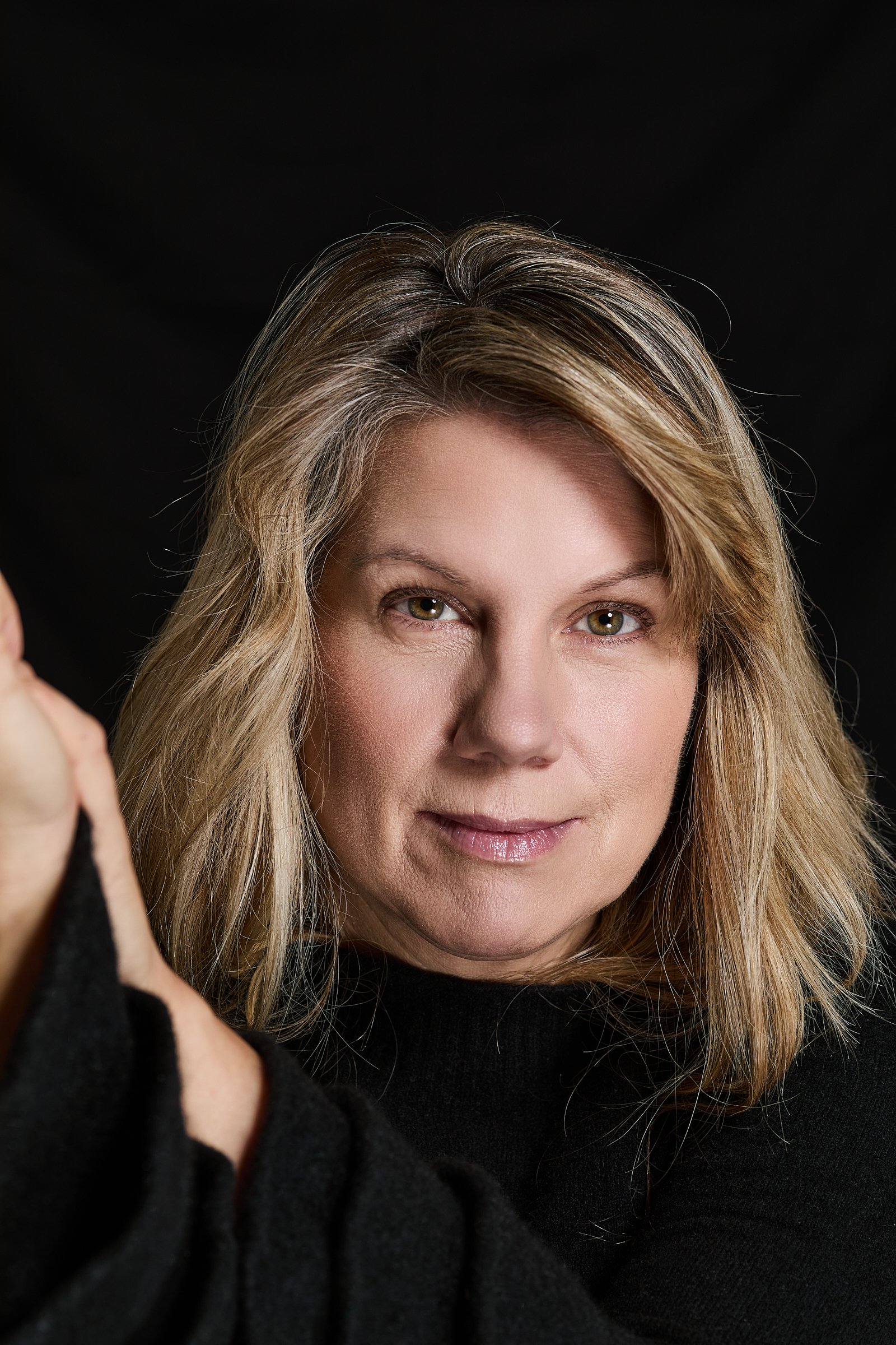 Drama-Komödie-Dramady-Gespühr-für-starke-Frauenfiguren-Starke-Rollen-Beherrscht-alle-Fachrichtungen-Filmschauspielerin-Ausnahmetalent-Isabella-Schmid-Internationale-International-Schauspielerin-ausdruckstark-beeindruckend-amerikastile-ausnahmetalent-