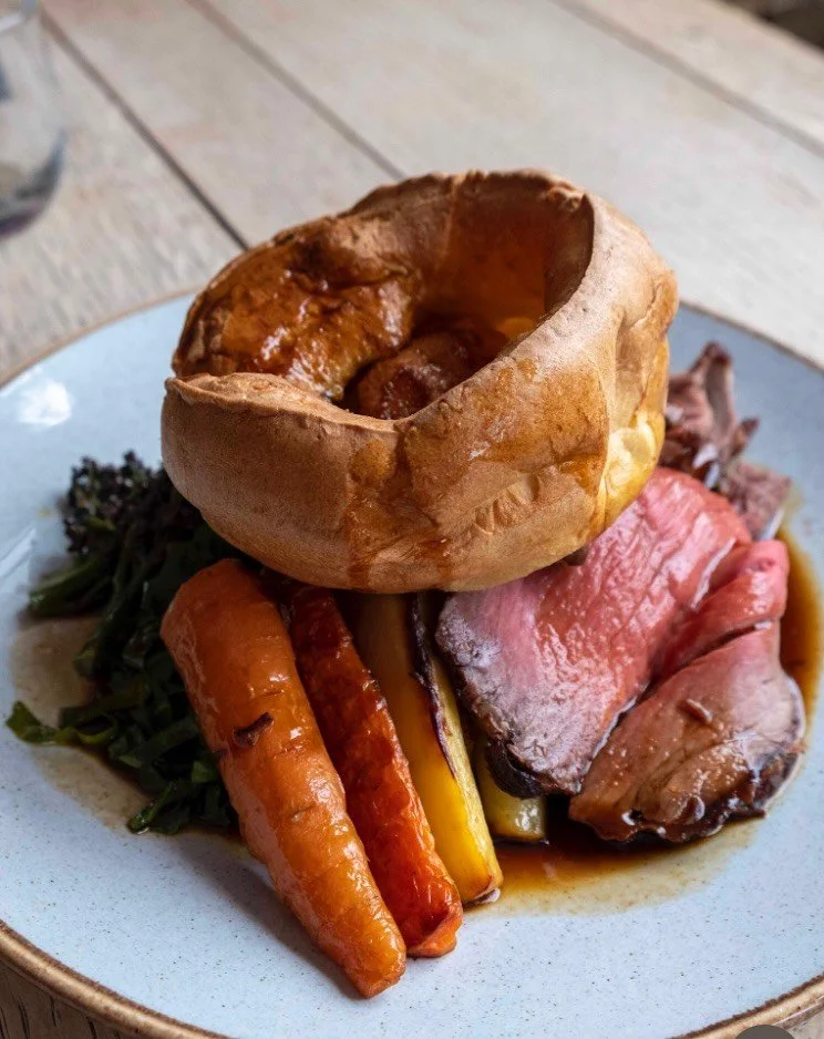 The best roast in Earlsfield is back this Sunday from midday! A proper home cooked meal using the finest produce and meat courtesy of the amazing @swaledalebutchers - truly delicious. Booking highly advised please email us to secure your table. #earl