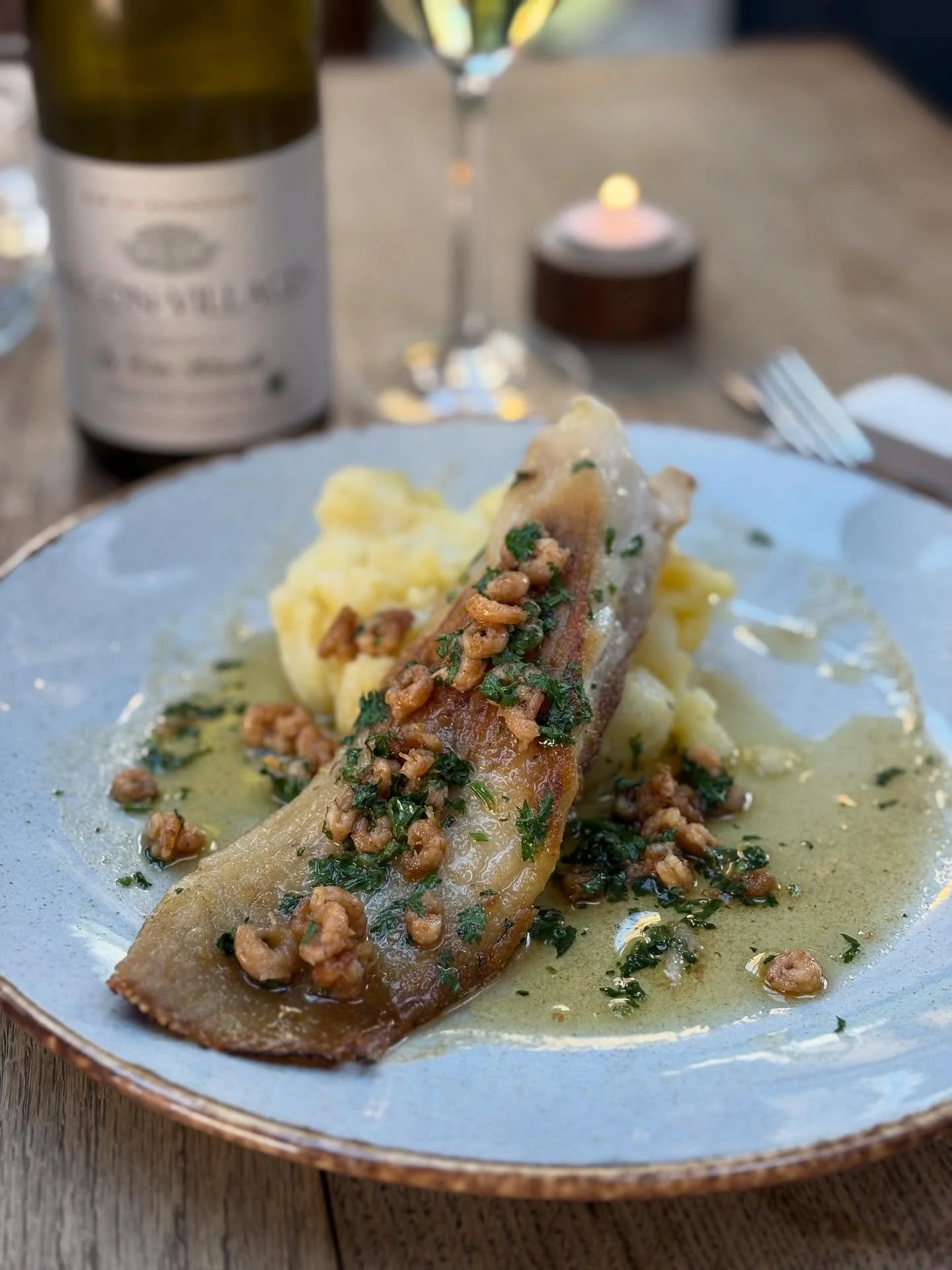 Cornish skate wing with brown shrimp butter on our amazing new autumn menu- packed with flavour and the freshest in town. And wash it down with this delicious buttery Burgundy. Perfect for Friday night, walk ins welcome. @kernowfish_ltd kernowfish_lt
