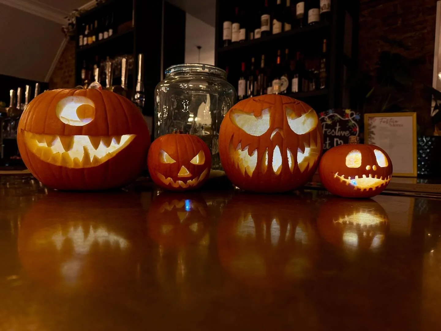 Woooooooh! 👻🎃💀 Whilst the atmosphere is spooky today our delicious food and superb cocktails are anything but! Come on down tonight!