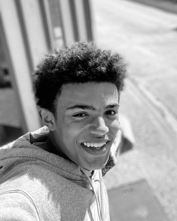 ☁️&laquo;&nbsp;Et eux?&nbsp;&raquo; suite, 2ème volet #portraits #ados #1 #Malick #eteux 🤟🏽☁️😉 ~ article lien dans la bio ⬆️