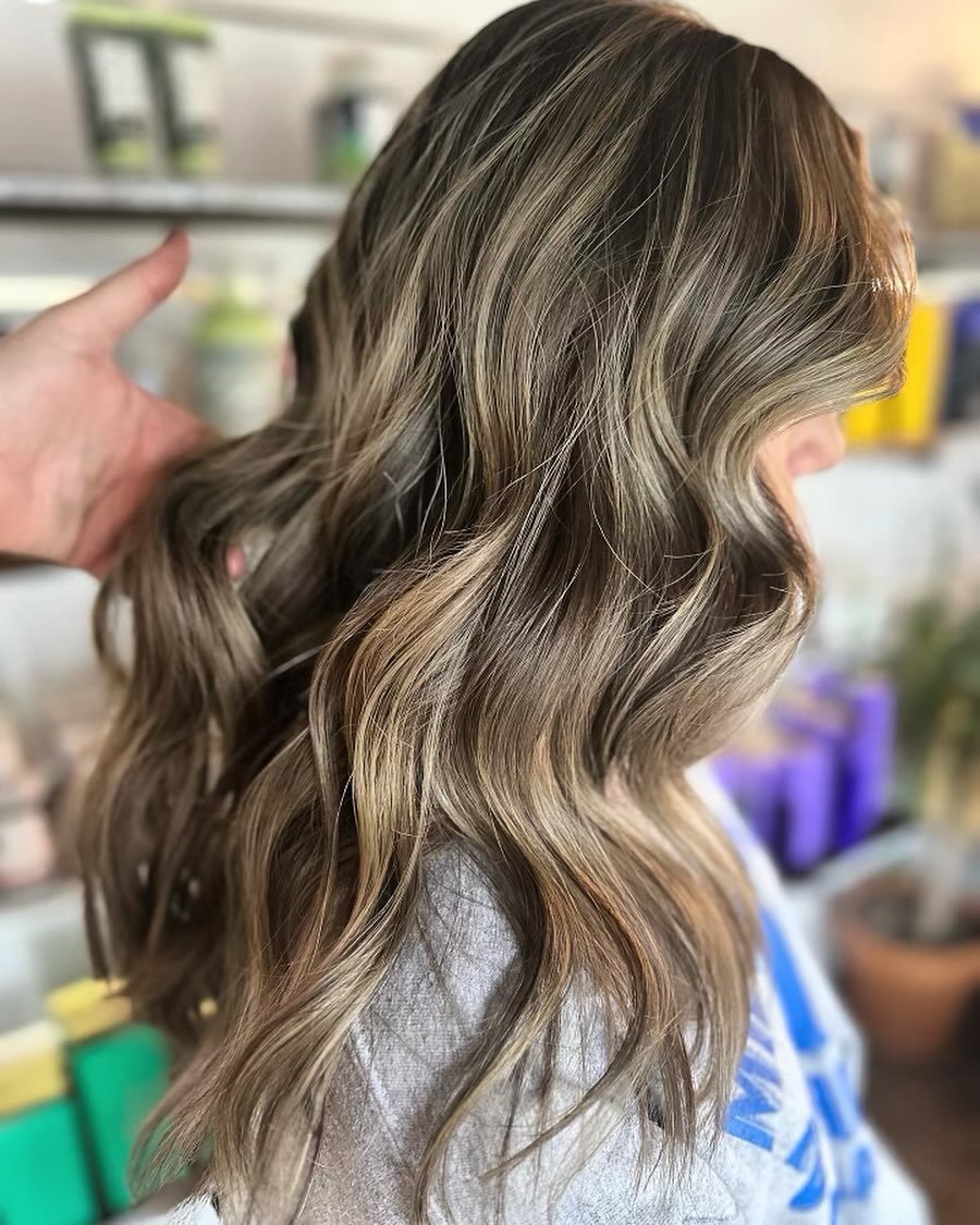 Buttery Brunette 🧈 by @hairbyambergrubb 
.
.
.
Happy Friday :)