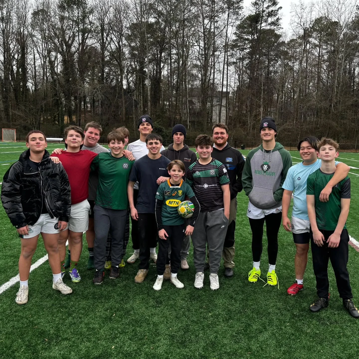 And then it was the turn of the HSers.... 

Thank you to the coaches that got the teenagers running out on the pitch.

Good work lads, way to get the reps in 🔥

#highschoolrugby #communitybuilding #nextgeneration #volunteercoach