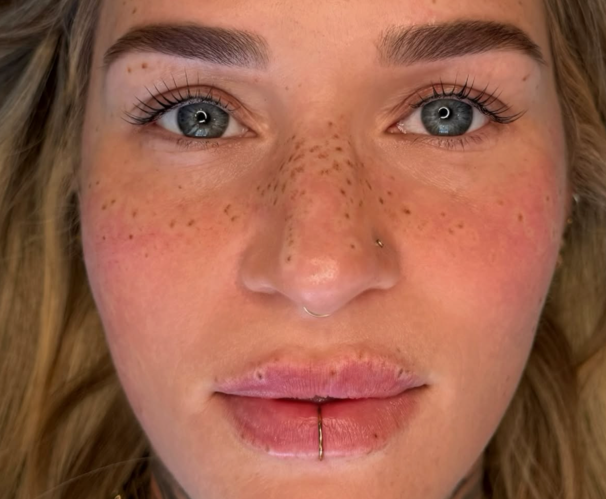 FAUX FRECKLE (PERMANENT MAKEUP)